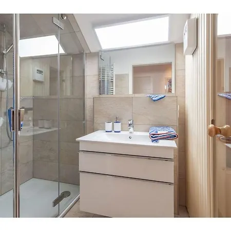 Three-master House No 5 * Breege